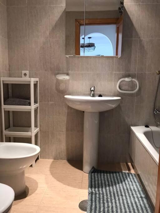 Lovely One Bedroom Unit With Balcony And Pool Дения Екстериор снимка